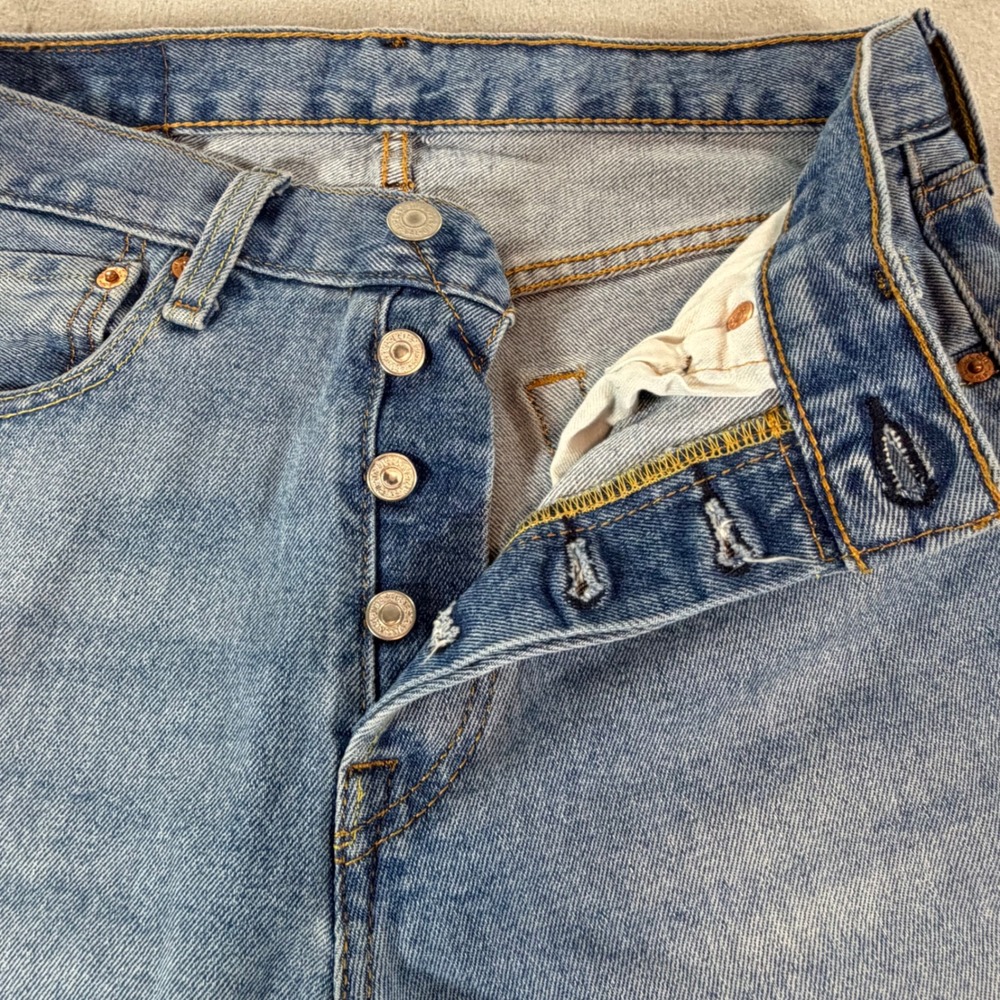 Levi's 501 Original Fit Jeans Mens 28x30 Medium Wash Button Fly Straight - Picture 7 of 12